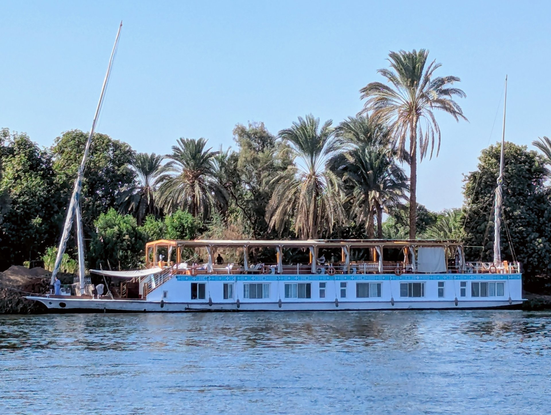 Dahabeya am Nilufer zwischen Palmen – Slow Travel Ägypten
