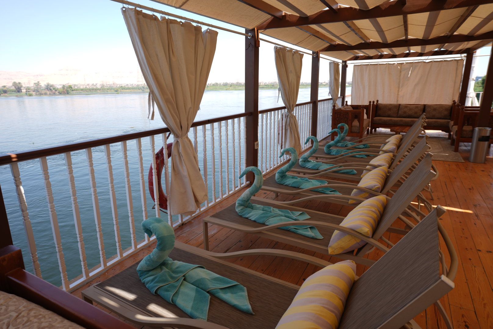 Sonnendeck der Dahabeya am Nil